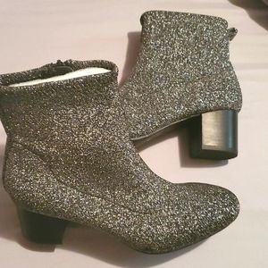 Brand new barr iii booties.